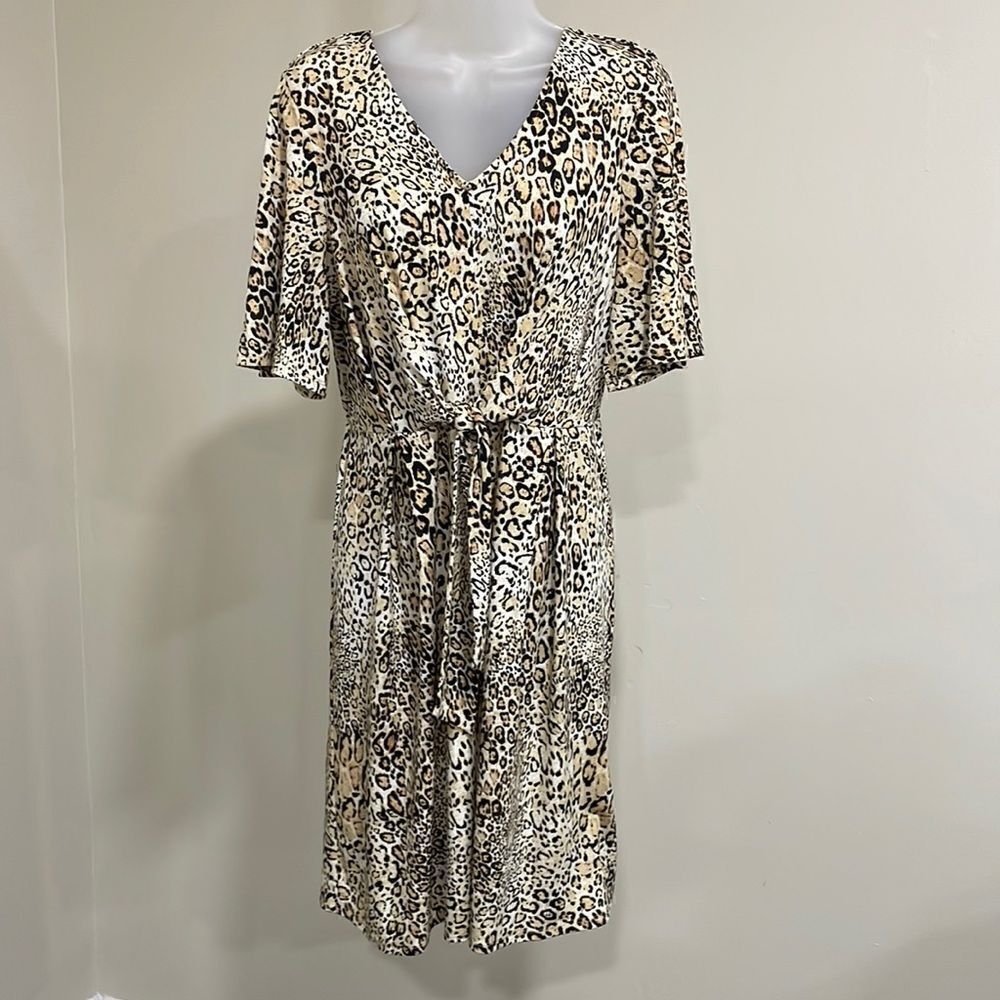 NWOT Sharagano Animal Print dress. Size 8 M medium